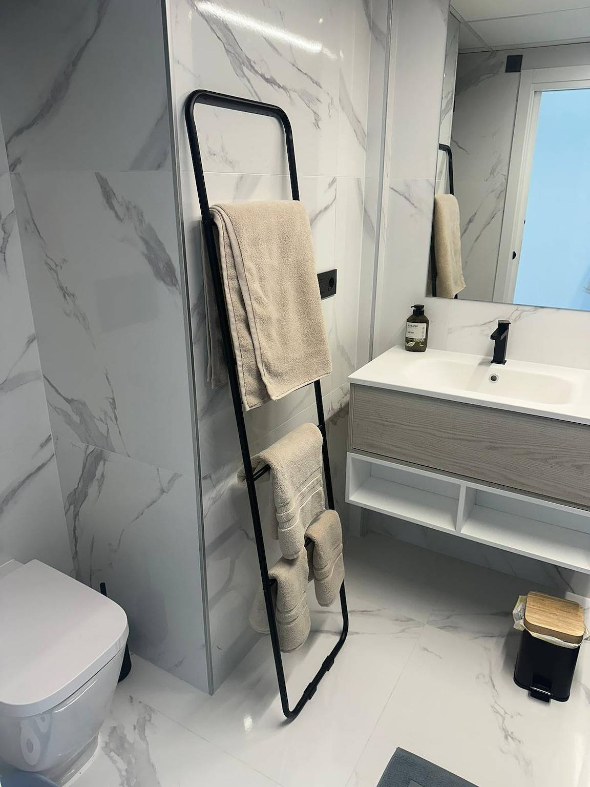 Appartement entier, Appartement de vacances pour 6 personnes avec balcon in Playa Moncayo, Guardamar del Segura