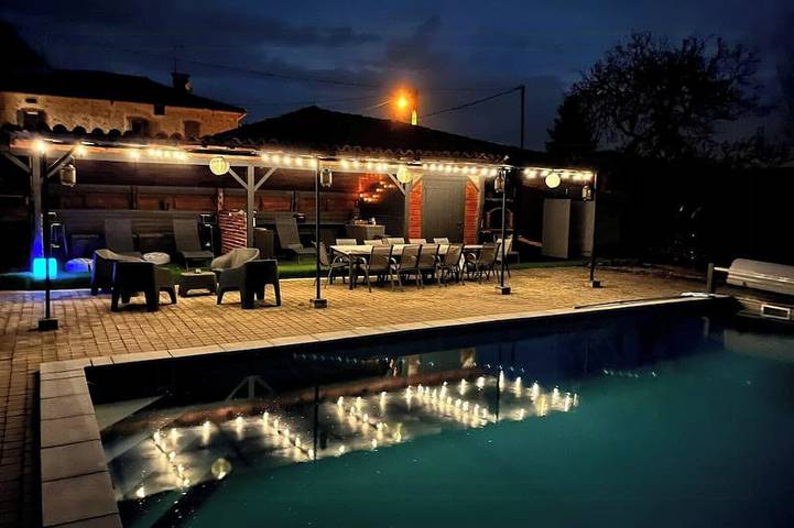 Location de vacances pour 12 personnes, avec jardin et piscine à Cassagne (Haute-Garonne)