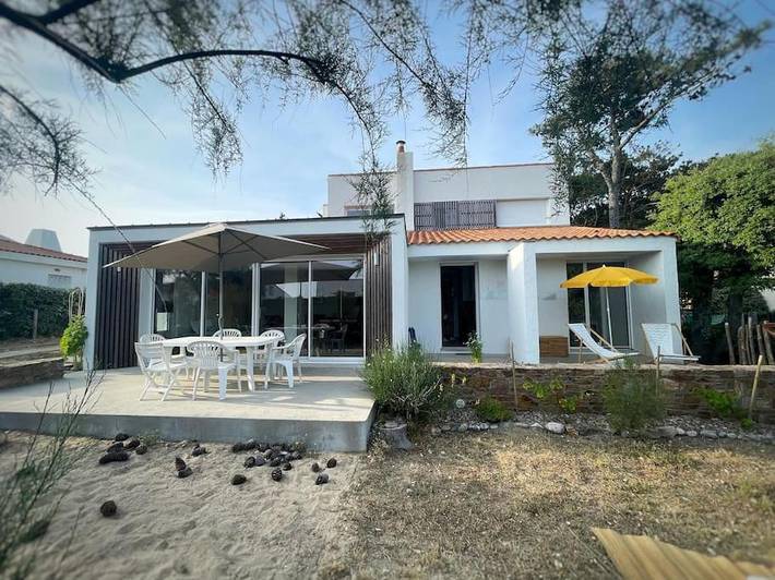 Location de vacances pour 8 personnes, avec jardin et vue dans Plage de Tanchet