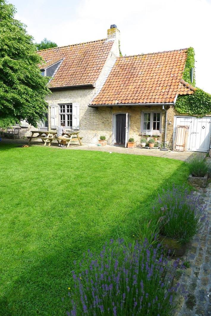 Location de vacances pour 10 personnes, avec vue et piscine ainsi que jardin et vue sur le lac à Alveringem