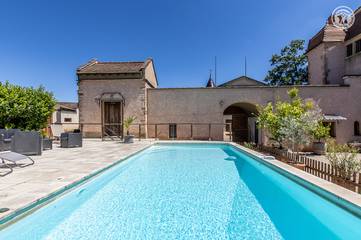 Gîte pour 8 personnes, avec piscine ainsi que jardin et terrasse dans La Chapelle-de-Guinchay