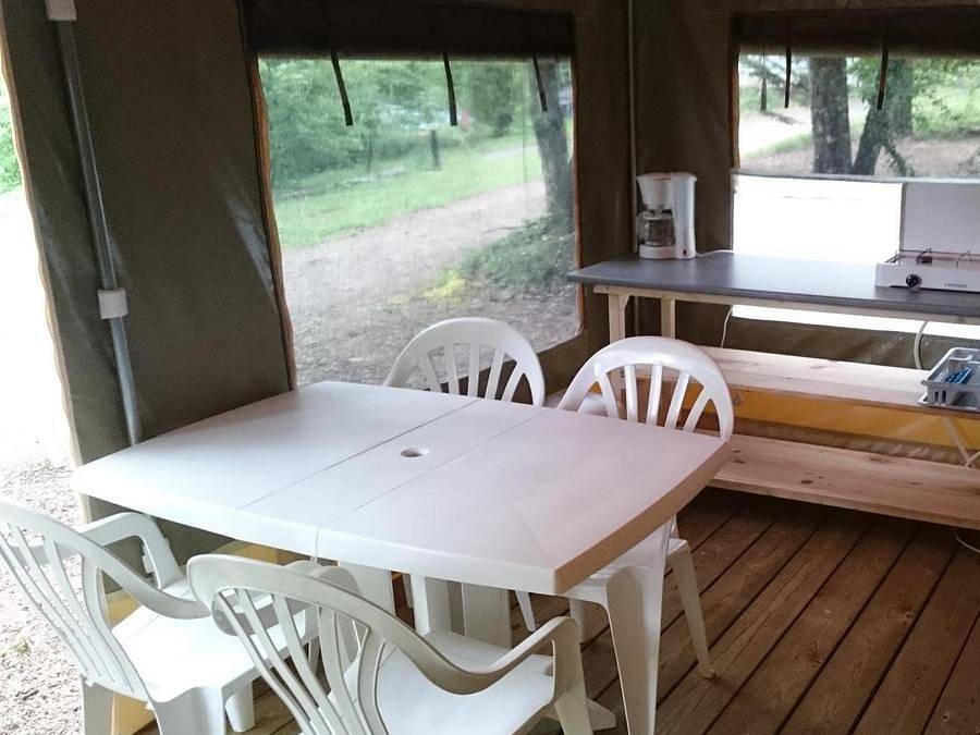 Camping La Fage - Tente en toile et en bois 4 personnes - Tente Lodge Caraïbes 4 in La Chapelle-Aubareil, Périgord Noir