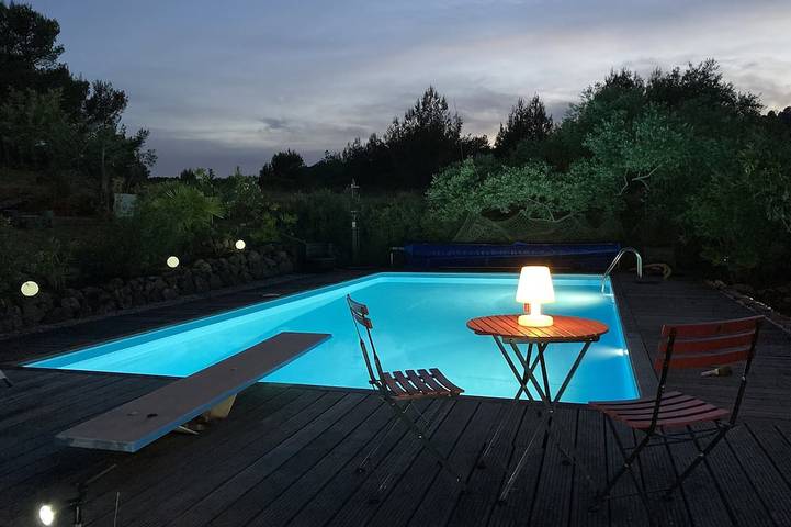 Location de vacances pour 6 personnes, avec jardin et terrasse à Montouliers