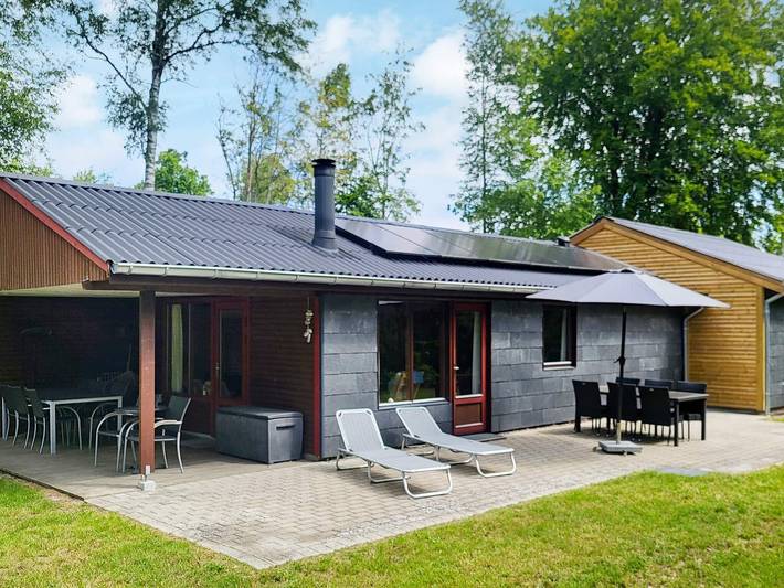 Ferieudlejning for 7 personer, med Terrasse i Fjellerup Strand