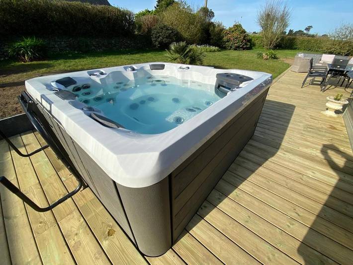 Location de vacances pour 6 personnes, avec jacuzzi et jardin, adapté aux familles dans Plage Traon Nevez Plouezoc H - 4