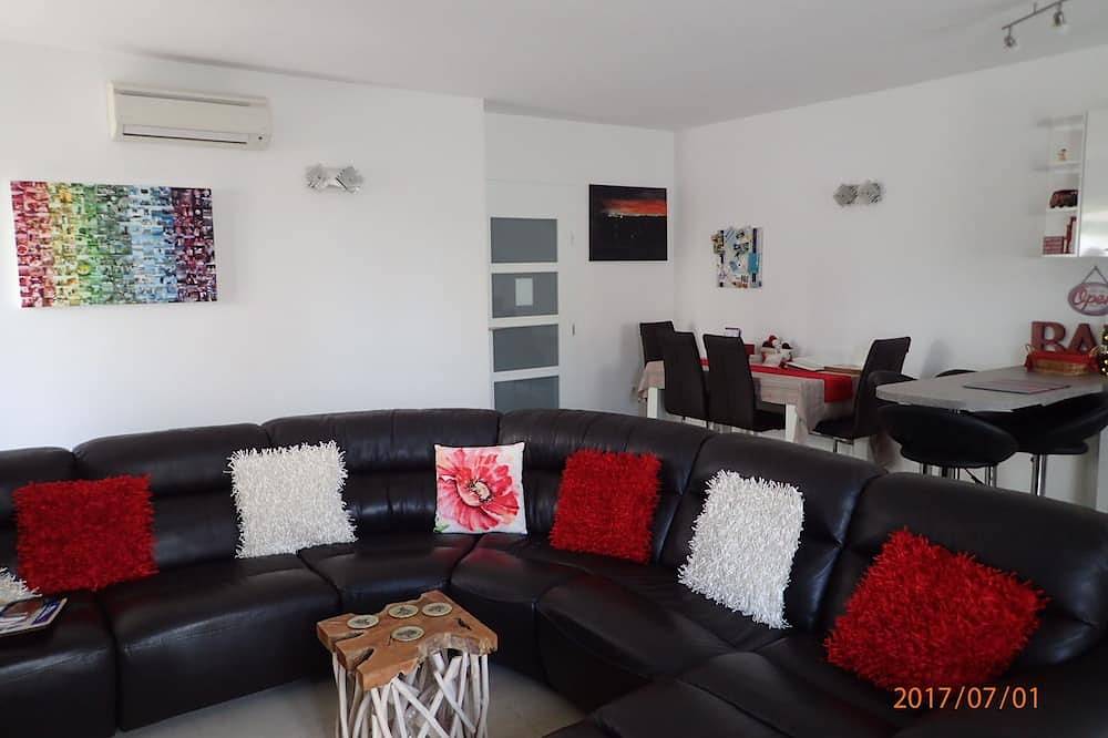 Ganze Wohnung, 4-Sterne-Luxus-Apartment mit privatem Pool und Blick auf die Landschaft und das Meer in Bol, Brac