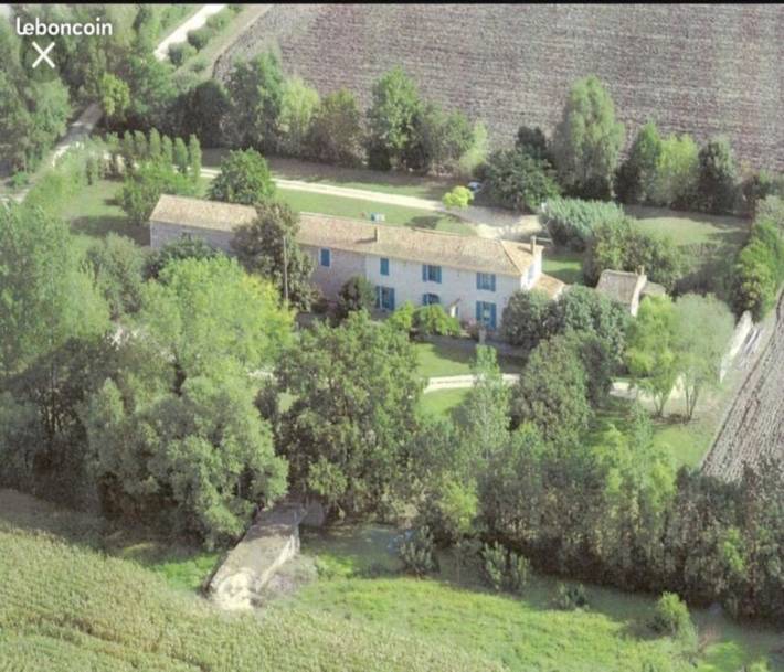 Gîte pour 6 personnes, avec vue ainsi que jardin et piscine à La Taillée