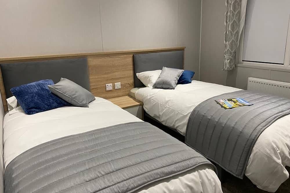 New lodge holiday lodge. Use facilities onsite. Dog friendly. Beaches close by in Newquay, Cornwall