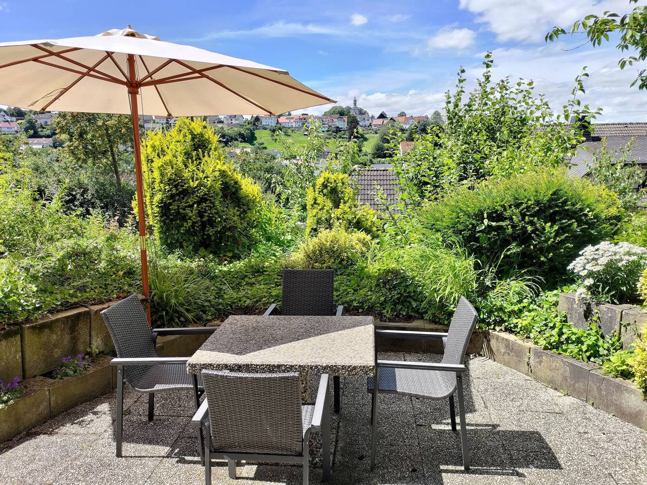 Ganze Ferienwohnung, Ferienwohnung "Kirchblick" im Ferienhaus Blumenhain in Bad Wünnenberg, Nordrhein-Westfalen
