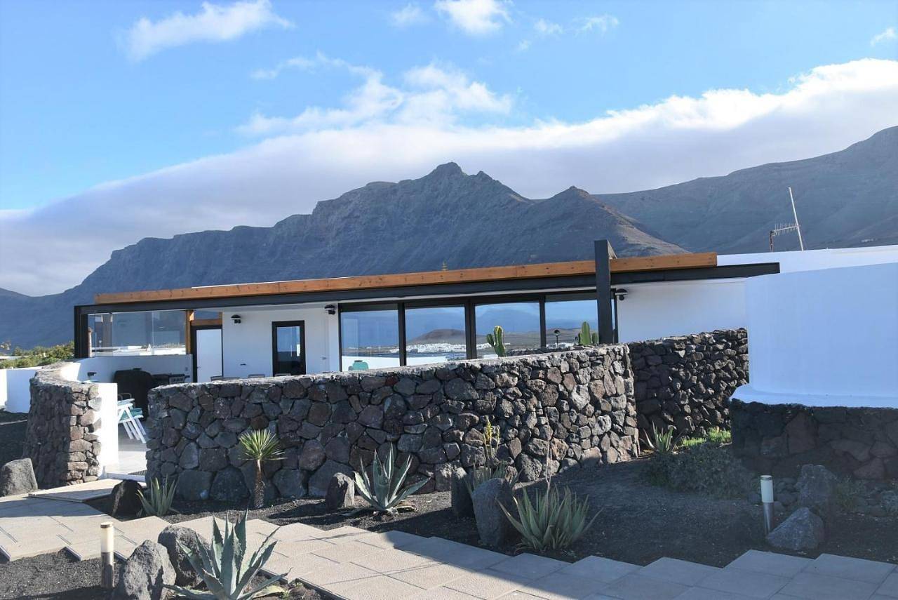 La Belle Vie in Famara Beach, Teguise