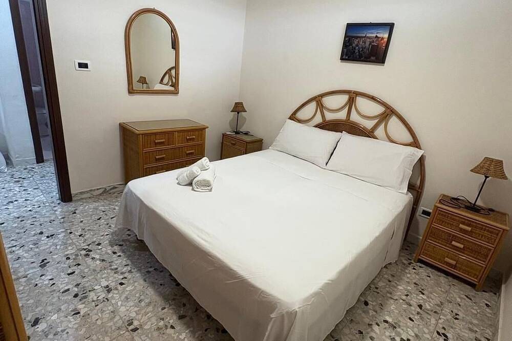 Entire apartment, A spacious and well furnished apartment, perfect for families or groups of friends. in Pulsano, Gulf of Taranto