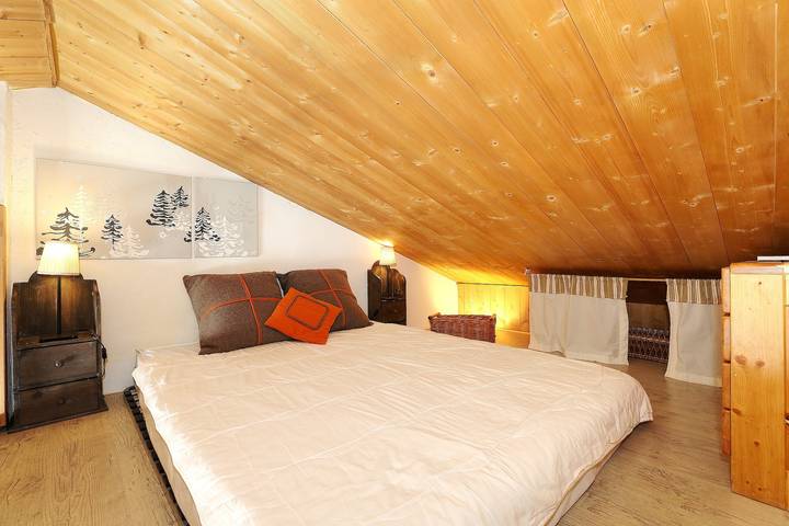 Apartamento entero, Refugio en las Pistas: Plagne Village, vistas montaña, balcón y Wi-Fi in Plagne Villages, La Plagne-Tarentaise
