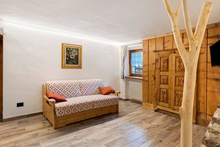 Hel lejlighed, Apartment 'Les Cles - Genepy' with Mountain View, Balcony and Wi-Fi in Bois De Clin, Valsavarenche