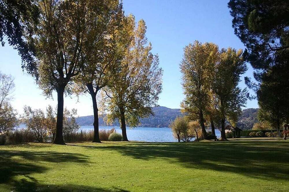 Four bedroom lakeside villa in Lesa, Lago Maggiore (Piemont)