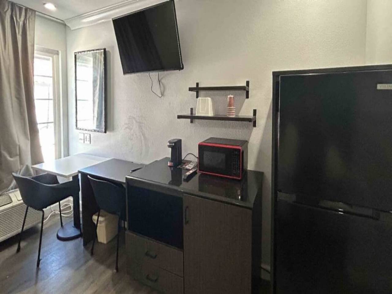 Apartamento entero, 1 Cama King | Ns | Micrfridge in Buena Park (California), Condado de Orange