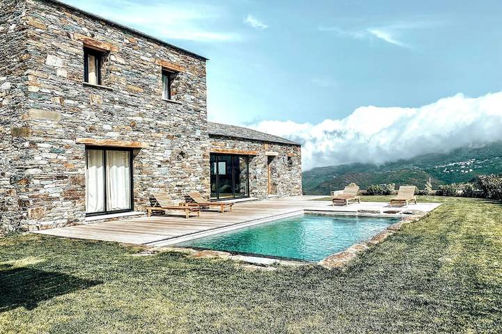 Location de vacances pour 6 personnes, avec terrasse et jardin à Murato
