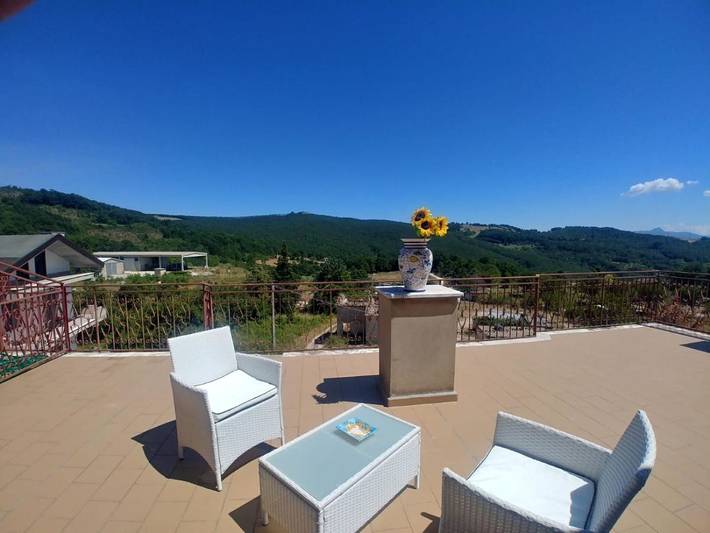 Gîte pour 4 personnes, avec Balcon ainsi que Terrasse et Vue à Bella