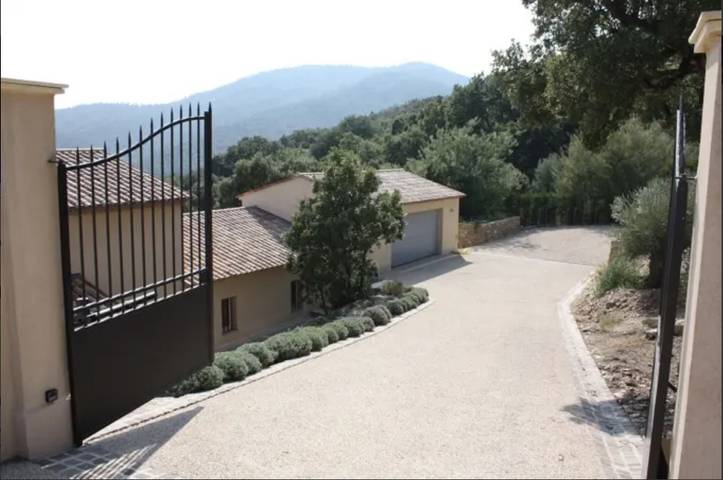 Location de vacances pour 10 personnes, avec terrasse et jardin à Le Plan-de-la-Tour - 4