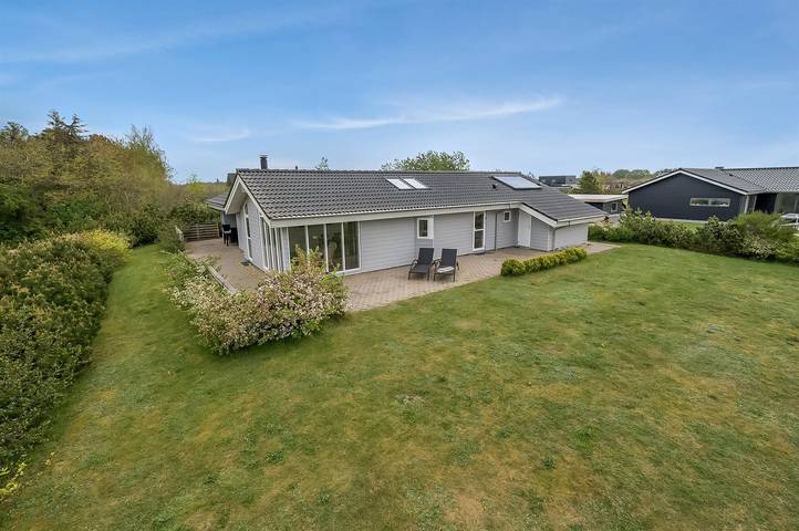 Ferienhaus für 8 Personen, mit Terrasse und Sauna sowie Whirlpool in Skaven Strand