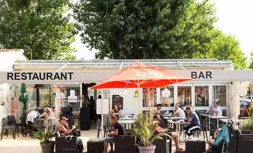 Camping für 6 Personen, mit Terrasse und Pool, mit Haustier in Languedoc-Roussillon - 4