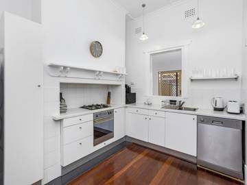 Vacation Rental for 4 Guests in Perth, Western Australia, Picture 1