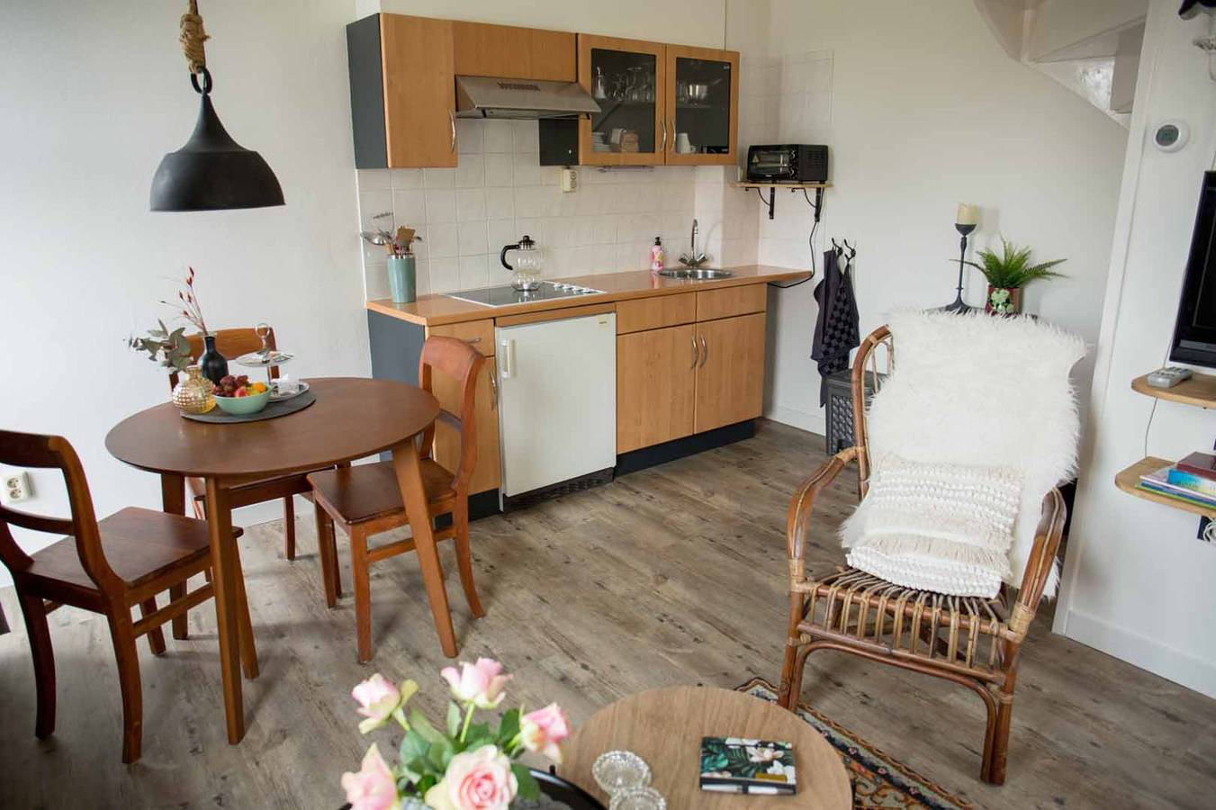 Geheel appartement, Sfeervol 2-persoons appartement in Blokzeil met uitzicht op het water nabij Giethoorn in Blokzijl, Nationaal Park Weerribben-Wieden