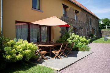 Gîte pour 10 personnes, avec jardin ainsi que piscine et jacuzzi à Savigny (Normandie)