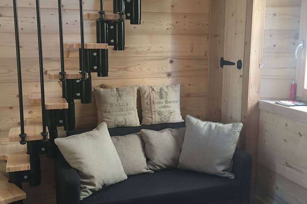 Entire apartment, Old Delphinal Castle - coach house studio apartment in Le Bourg-d'Oisans, Écrins National Park