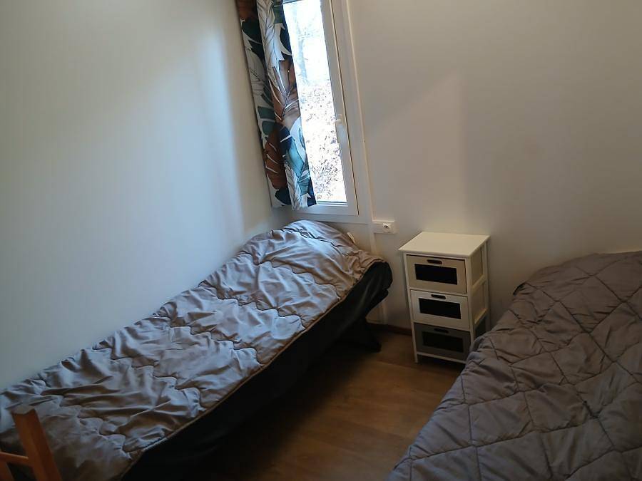 Camping Les Iles - Chalet 4 personas - Chalet Standard 40m² - 2 habitaciones + Tv + Terraza cubierta - Aire acondicionado in Passy, Pays du Mont-Blanc