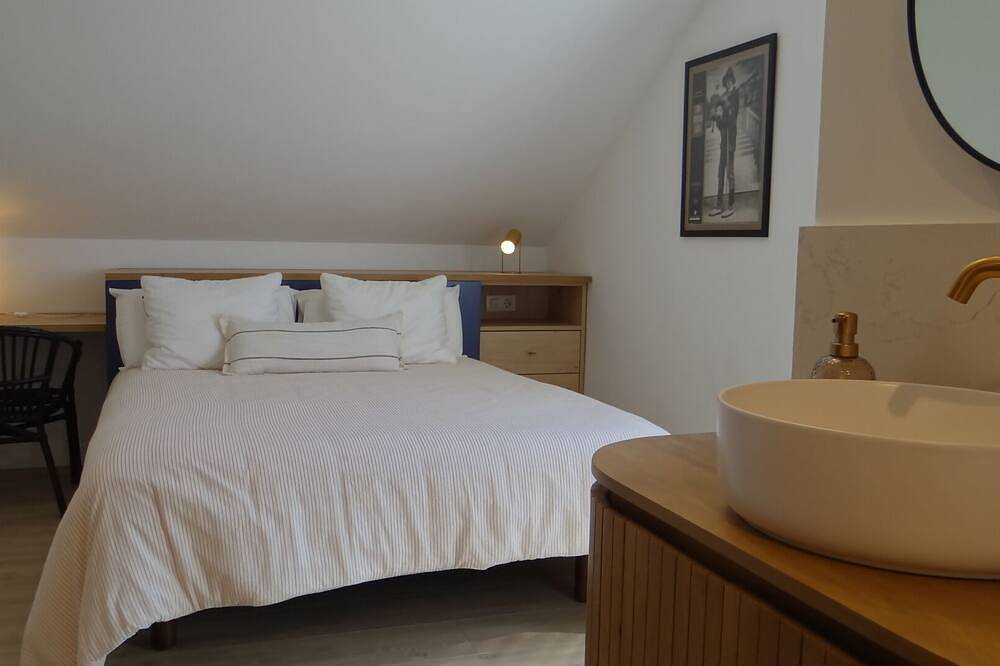 Restored fisherhouse for 6 persons in Lira, Carnota