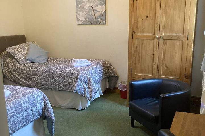 Holiday rental for 2 people, with garden in Surrey Hills