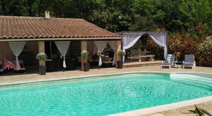 Gîte pour 2 personnes, avec terrasse et piscine à Baudinard-sur-Verdon