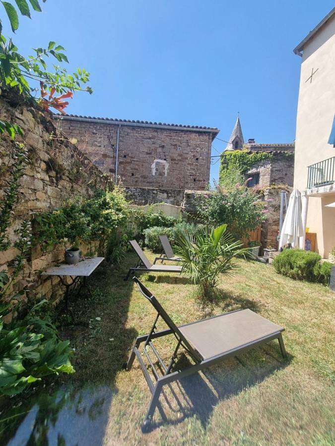 Location de vacances pour 10 personnes, avec Balcon ainsi que Terrasse et Jardin à Monestiés - 4