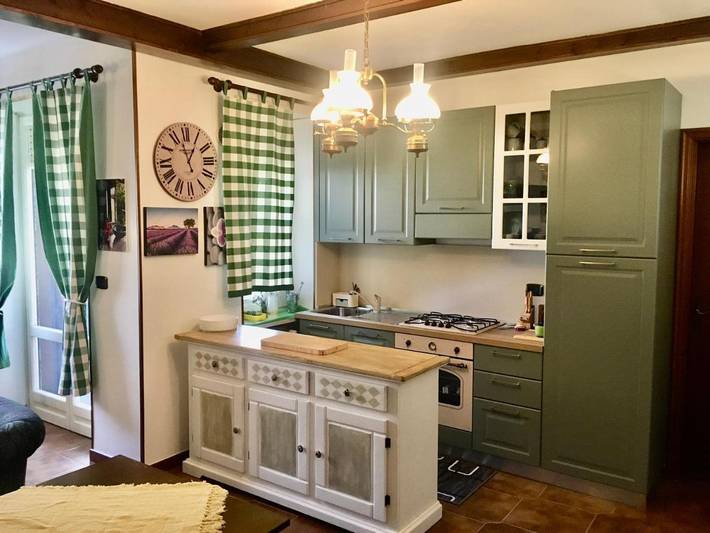 Gîte pour 8 personnes, avec vue et terrasse, animaux acceptés à Suse