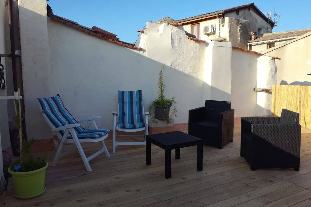 Ganze Wohnung, Möbliertes Studio 25 m2 mit Dachterrasse in Pont-Saint-Esprit, Nimes und Umgebung