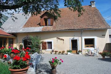 Gîte pour 15 personnes, avec jardin et terrasse dans Col du Noyer