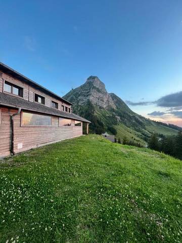 Hôtel pour 10 personnes, avec vue ainsi que jardin et terrasse à Gruyères