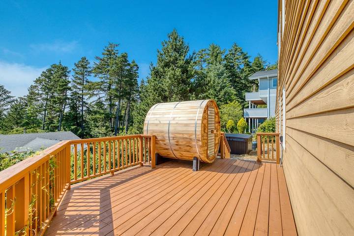 Vacation rental for 7 people, with sauna and yard as well as hot tub in Oceanside (Oregon)