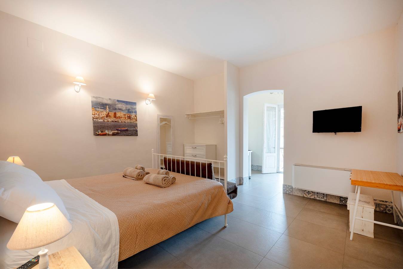 Apartamento entero, Monolocale 'Garibaldi54 - Camera del Fico' con balcón, Wi-Fi y aire acondicionado in Santo Spirito, Bari