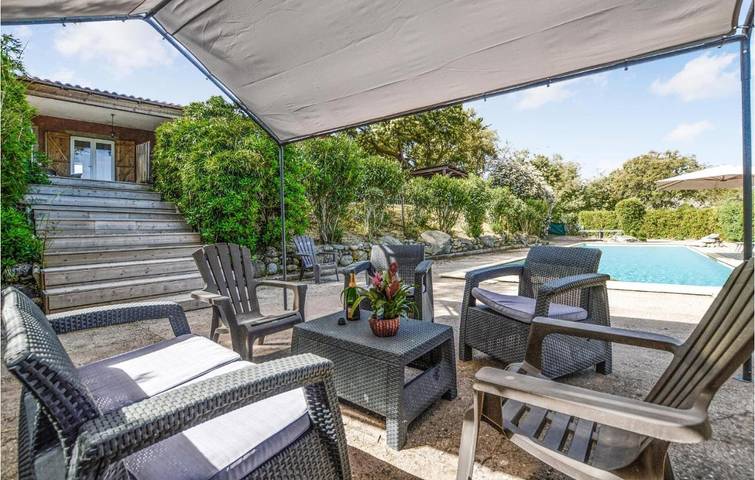 Location de vacances pour 12 personnes, avec piscine et jacuzzi à Canale-di-Verde