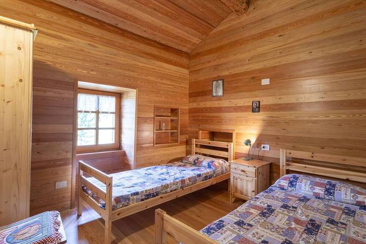 Bellissima villa indipendente per 7 persone con WIFI, TV e animali ammessi in Madesimo, Valtellina