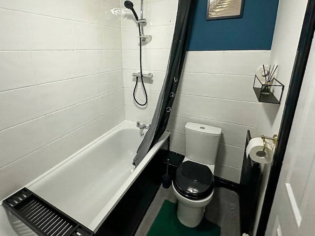 2-Bed - Sleeps 4 - Pet Friendly & Free Parking in Bolton, Greater Manchester