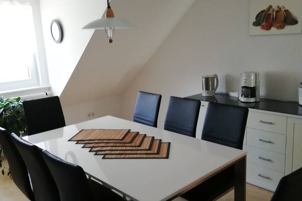 Ganze Wohnung, Große Ferienwohnung über 2 Etage am Bodensee mit Balkon im ruhige Lage. in Hödingen, Überlingen
