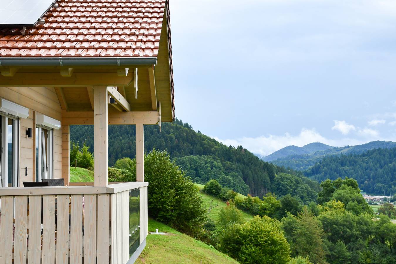 Ferienhaus 'Panoramahisli 3' mit Bergblick, Balkon und Klimaanlage in Fischerbach, Kinzigtal