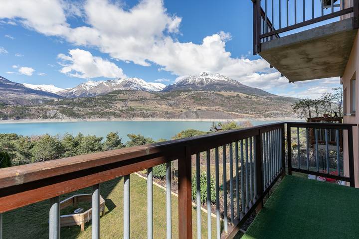 Location de vacances pour 6 personnes, avec balcon et vue sur le lac à Savines-le-Lac