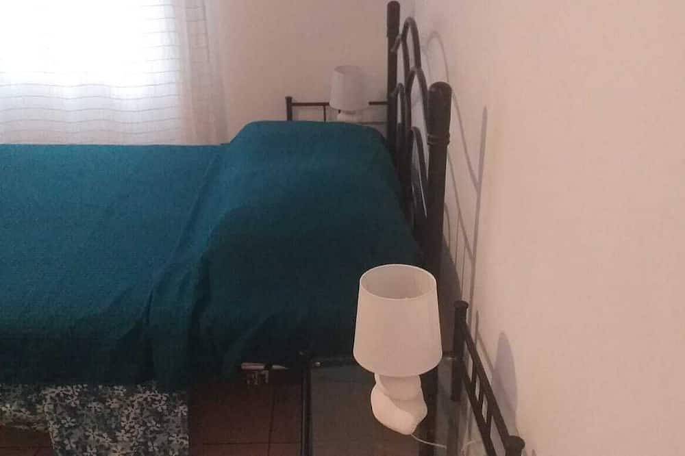 Entire apartment, Villa Lysa Apartment in a private villa with pool var in La Garde, Toulon region