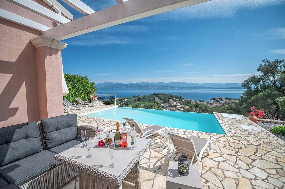 Kassiopi Bay view Villa, Glorious Sea View at Kassiopi bay and Corfu straits! in Kassiopi, Korfu