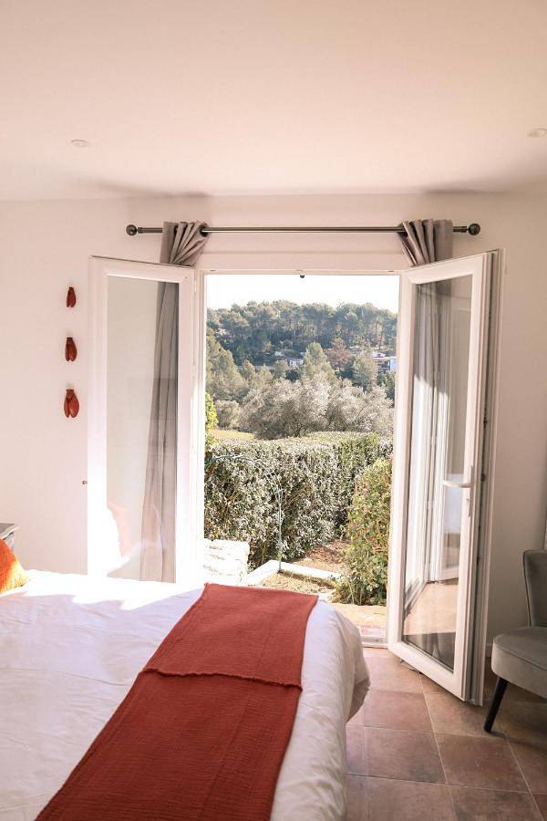Queen Room with Garden View in Le Beausset, Côte méditerranéenne (France)