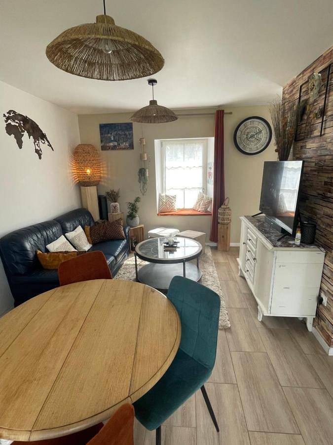 Gîte pour 4 personnes, avec terrasse et jardin dans Le Mont-Saint-Adrien