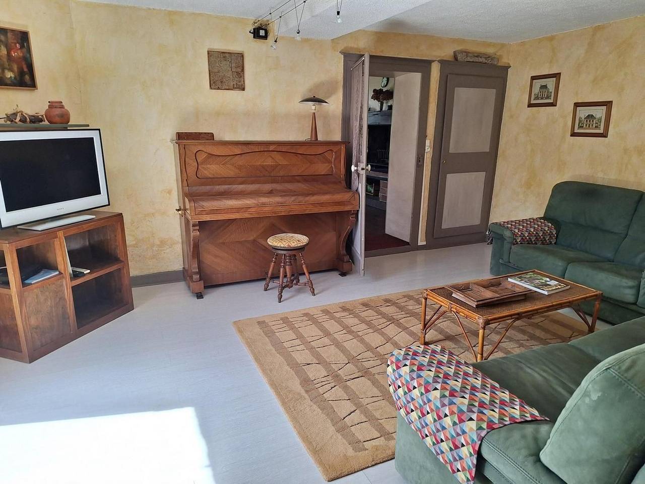 Familienferienhaus in Burgund, nahe Weinberge, 3 Schlafzimmer, Kamin in Vézannes, Region Avallon